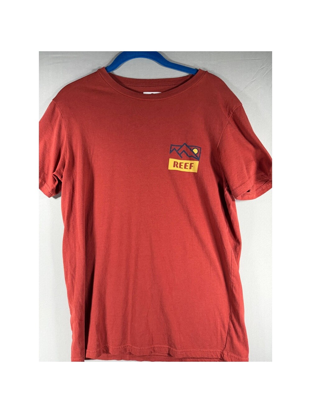 Reef Mens Graphic T-Shirt Red Mountain Sun Logo Short Sleeve Cotton Size M